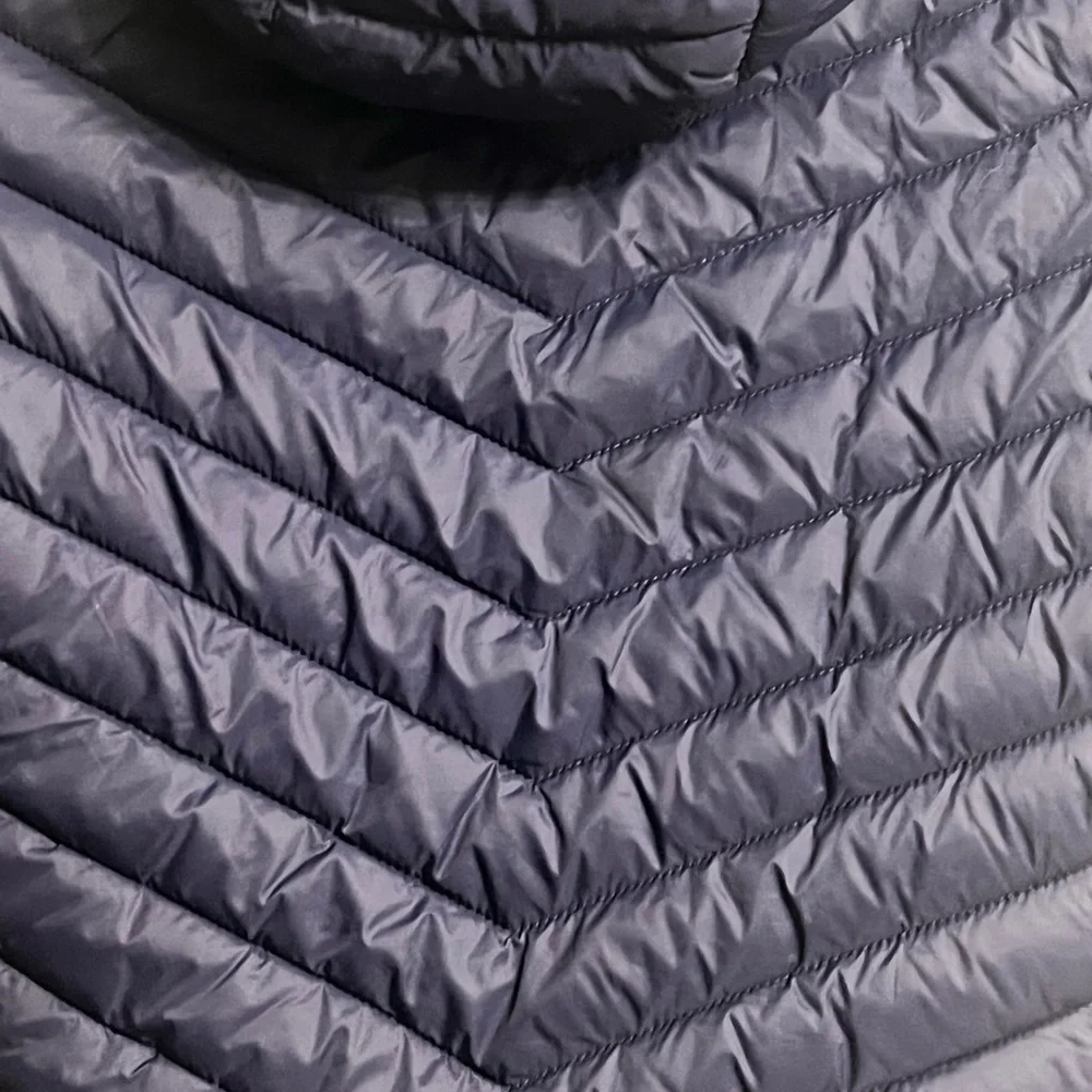 Navy Puffer Jacket with Hood. Size/6 Kids